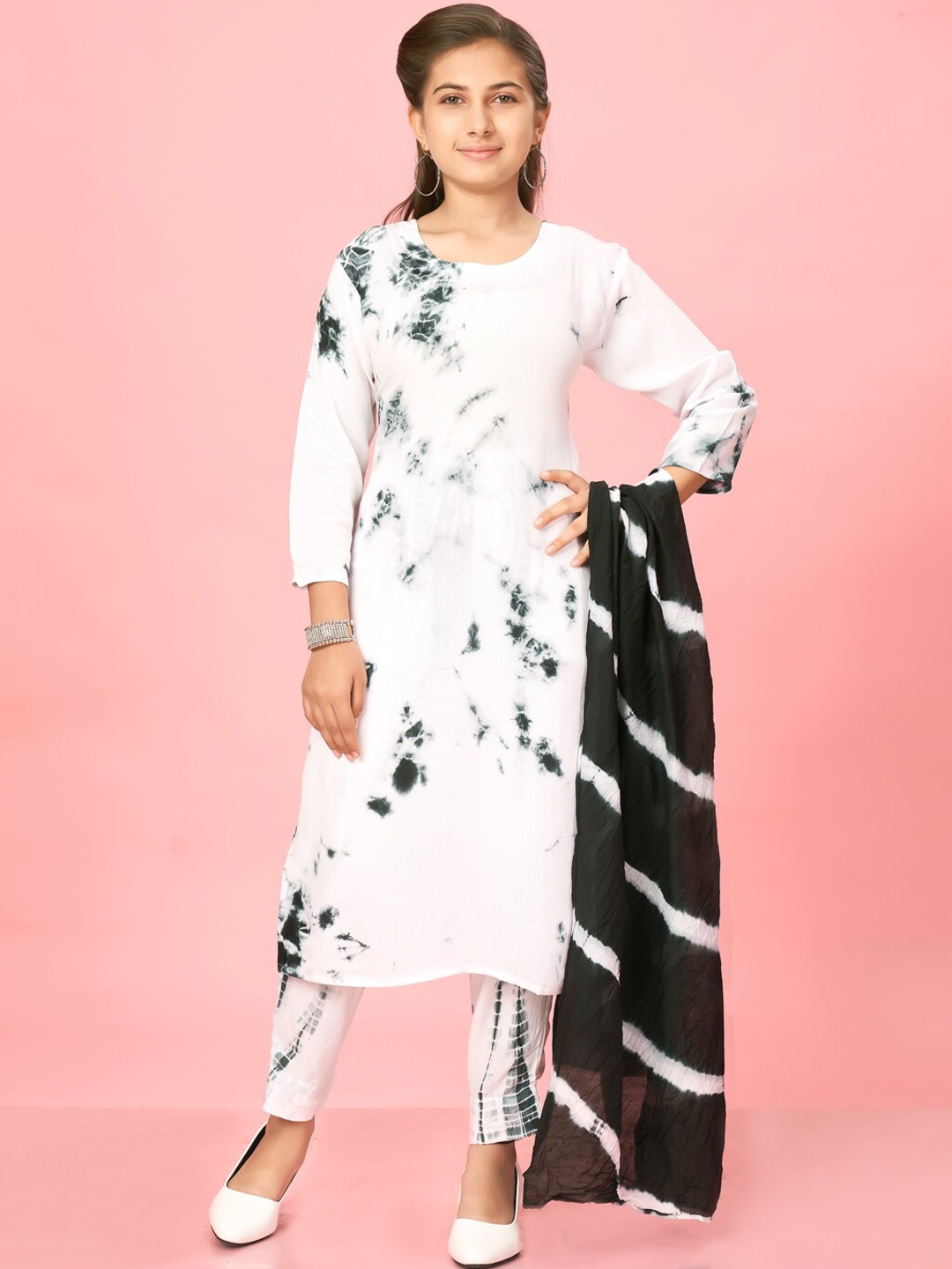 

Aarika Girls Dyed Pure Cotton Kurta with Trousers & Dupatta, White