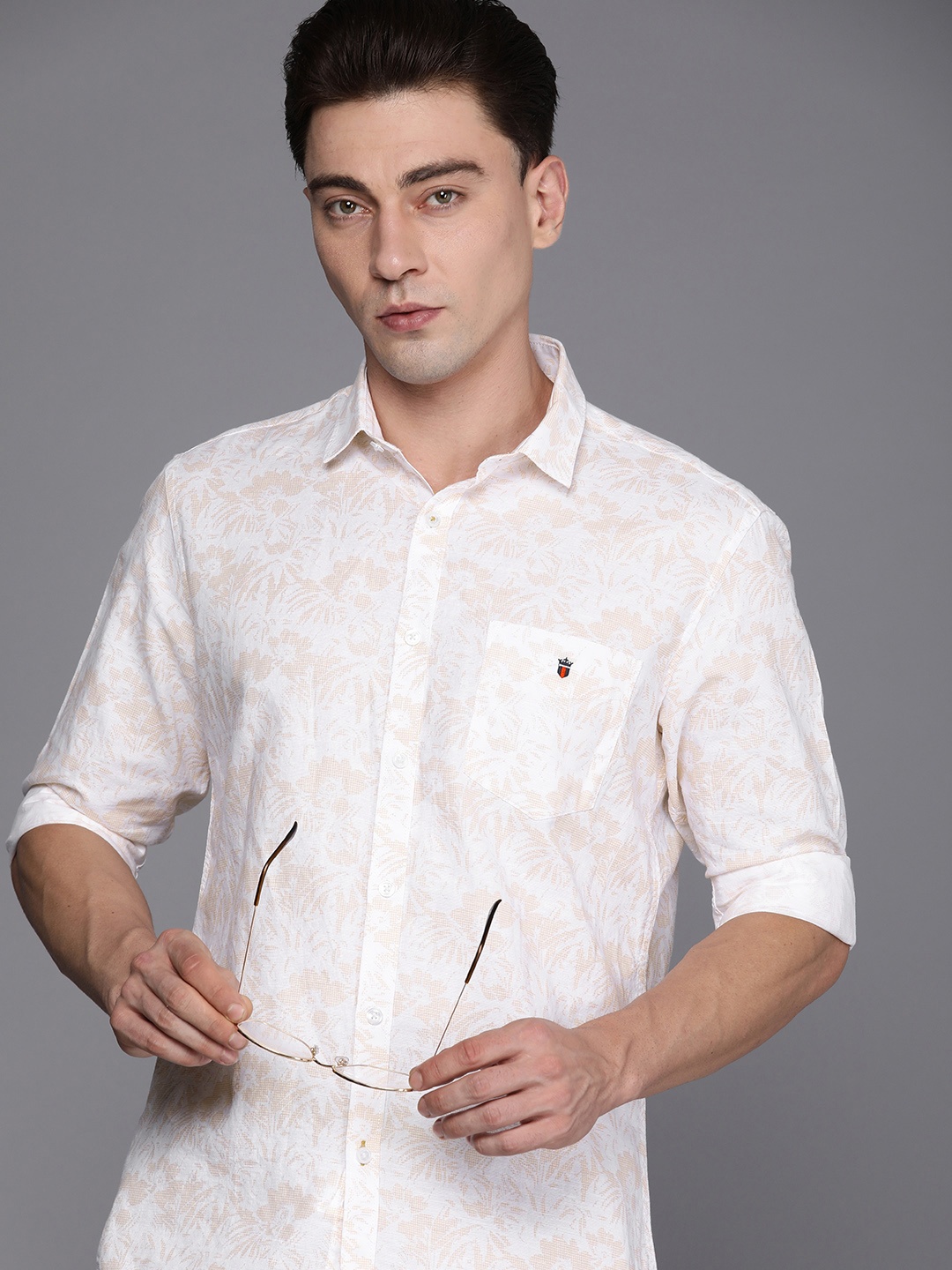 

Louis Philippe Sport Men Slim Fit Floral Printed Casual Shirt, Peach