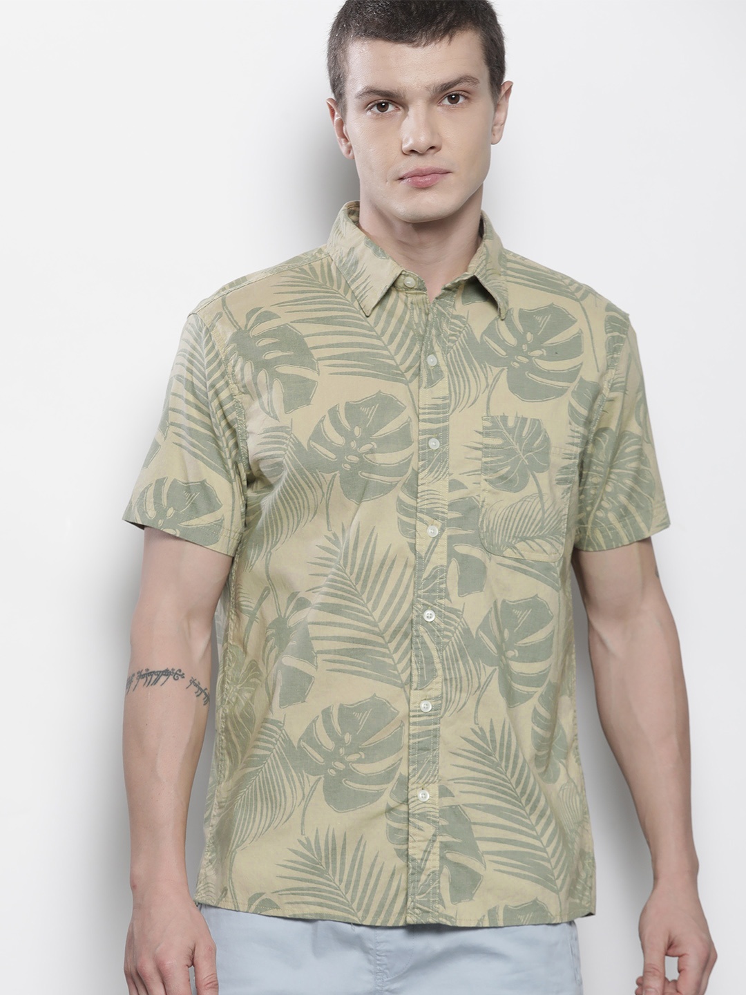 

AMERICAN EAGLE OUTFITTERS Men Floral Print Casual Shirt, Beige