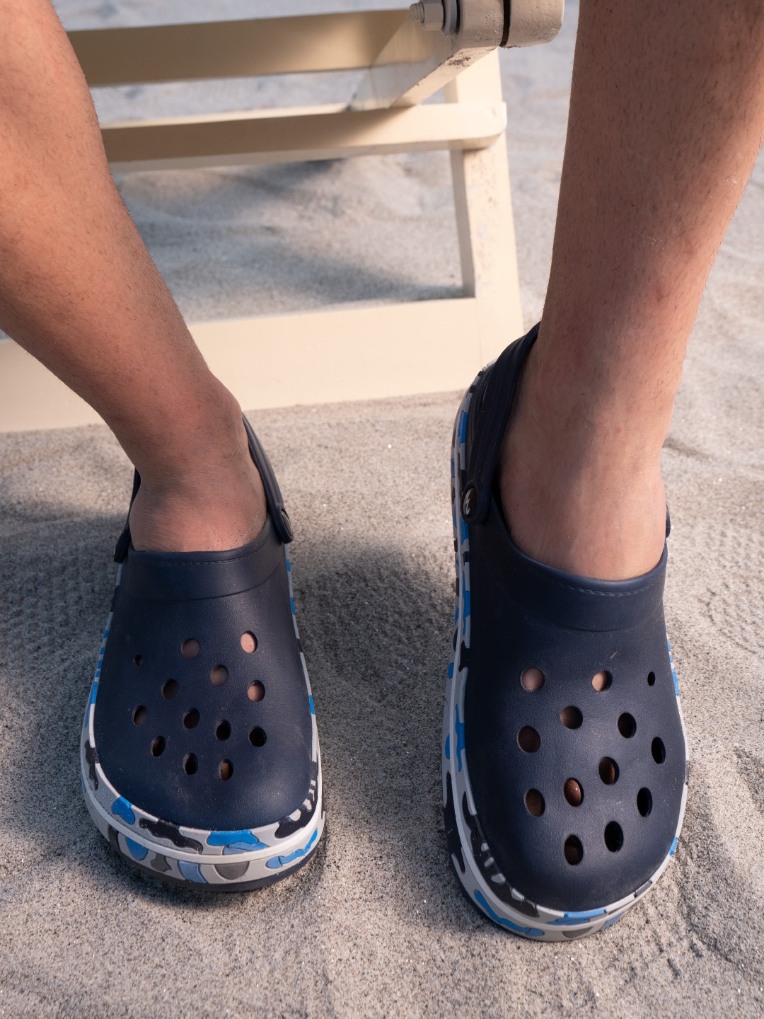 

Campus Men Printed Lightweight Clogs, Navy blue