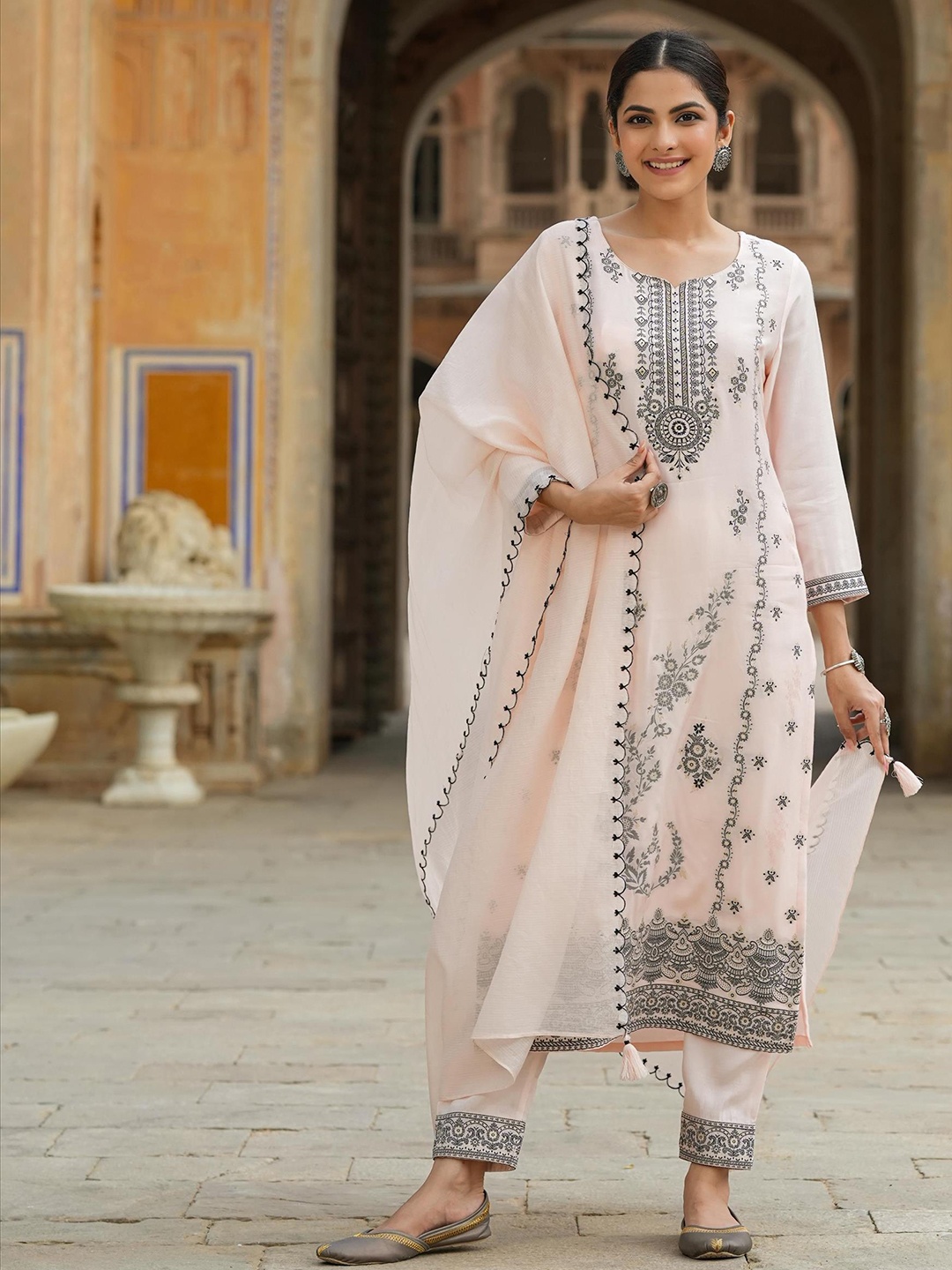 

SCAKHI Ethnic Motif Woven Design Kurta With Trousers & Dupatta, Peach