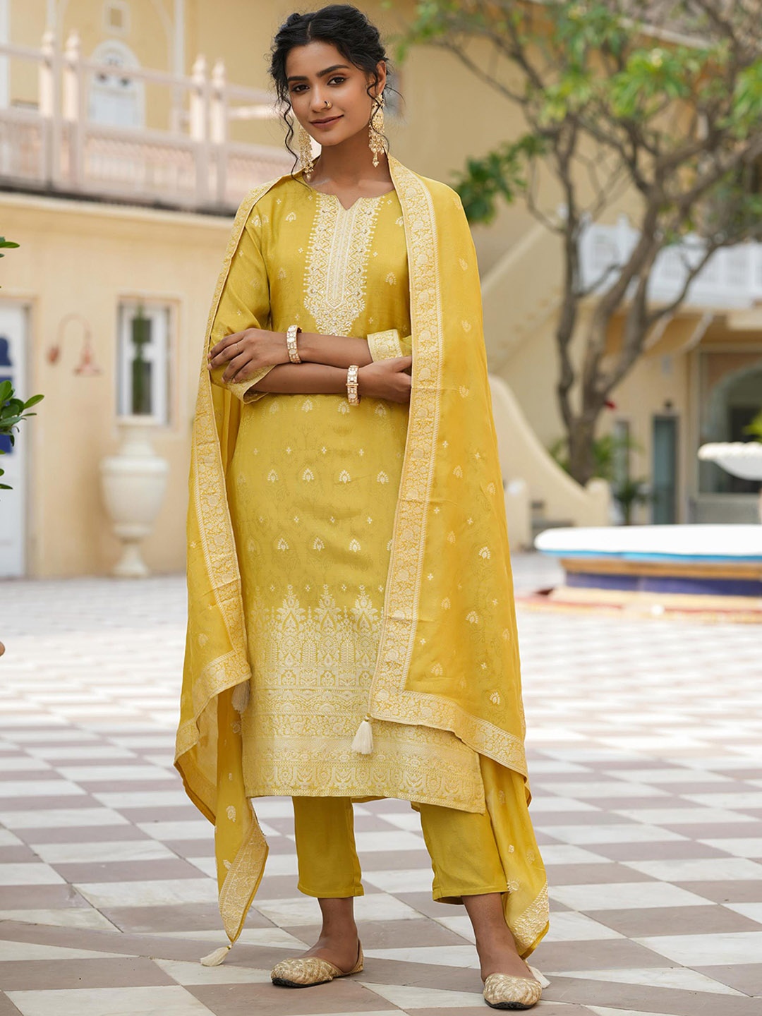 

SCAKHI Ethnic Motifs Woven Design Sequined Kurta with Trousers & Dupatta, Green