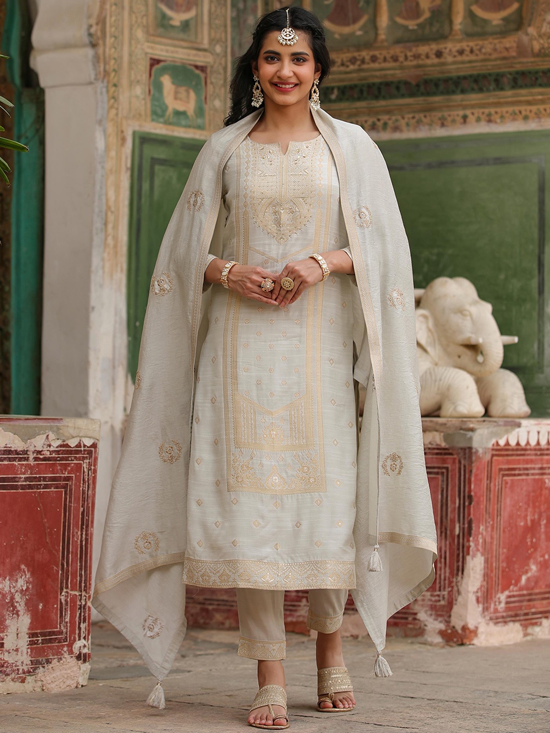 

SCAKHI Ethnic Motifs Woven Design Notched Neck Sequinned Kurta With Trousers & Dupatta, Grey