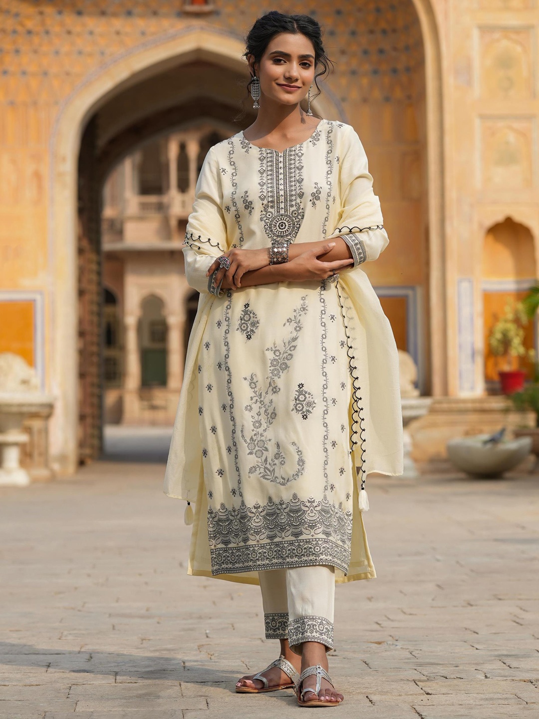 

SCAKHI Floral Printed Thread & Bead Work Kurta with Trousers & Dupatta, Off white