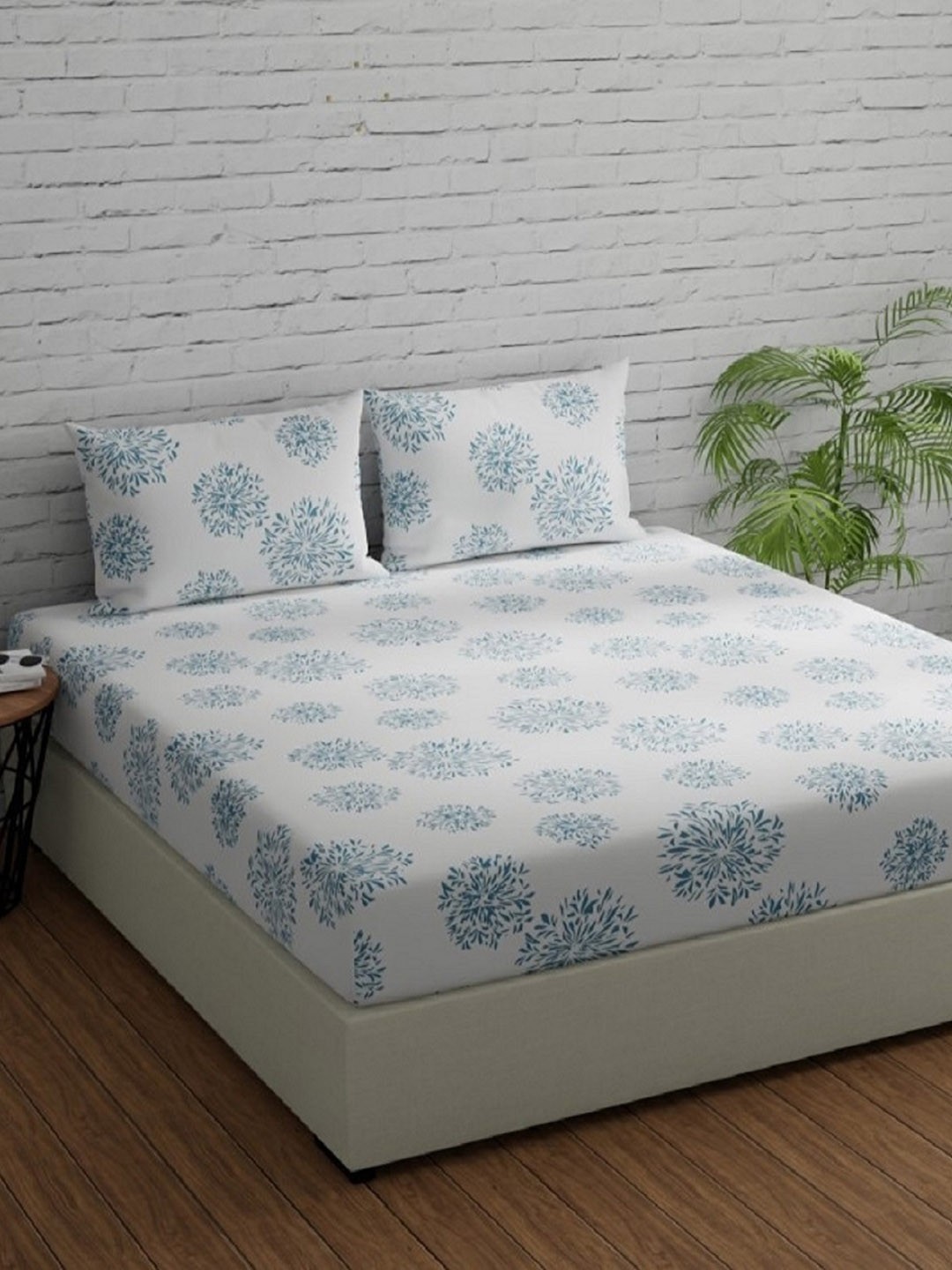 

Huesland White & Blue Floral Cotton 144 TC Queen Bedsheet With 2 Pillow Covers