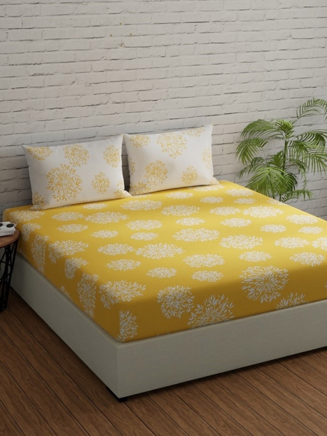 

Huesland Yellow & White Floral Cotton 144 TC Queen Bedsheet with 2 Pillow Covers