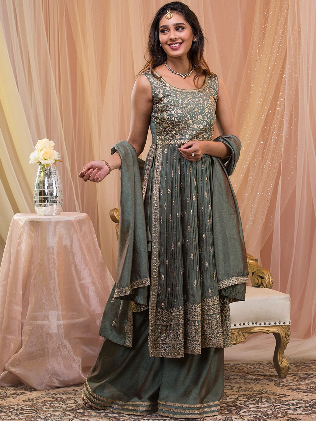 

Koskii Ethnic Motifs Embroidered High Slit Kurta with Palazzos & Dupatta, Green