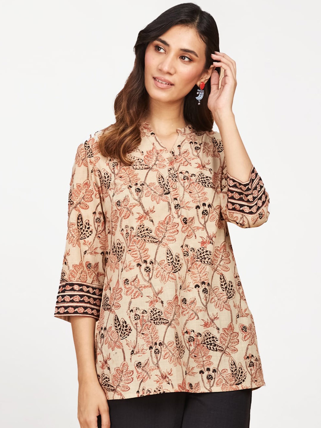 

Fabindia Floral Printed Notched Neck Pure Cotton Kurti, Beige
