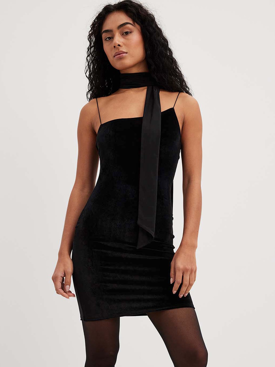 

NA-KD Velvet Sheath Mini Dress, Black