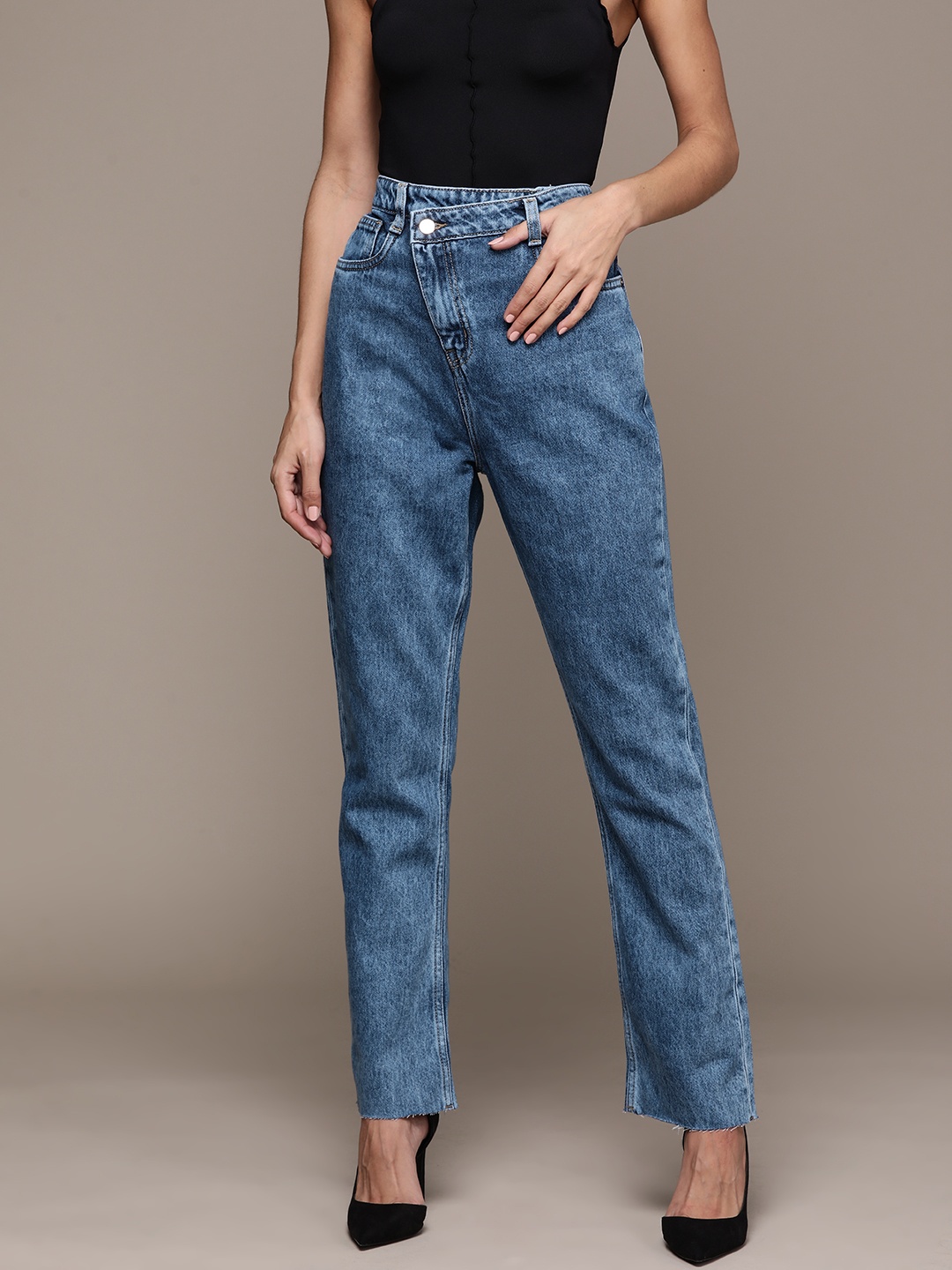 

bebe Women Denim Daze Straight Fit High-Rise Jeans, Blue