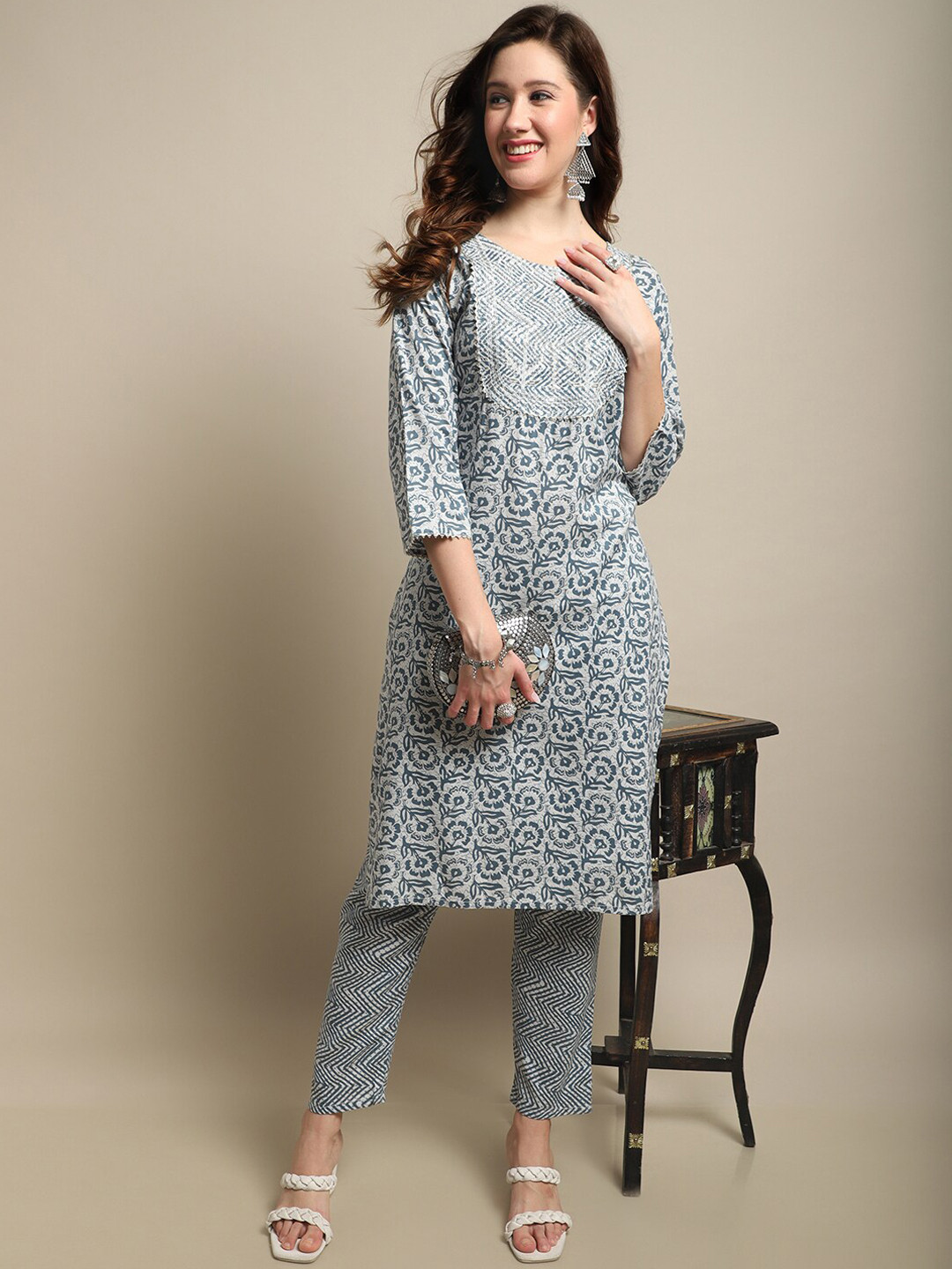 

Sangria Grey & White Floral Printed Sequinned Kurta With Trouser