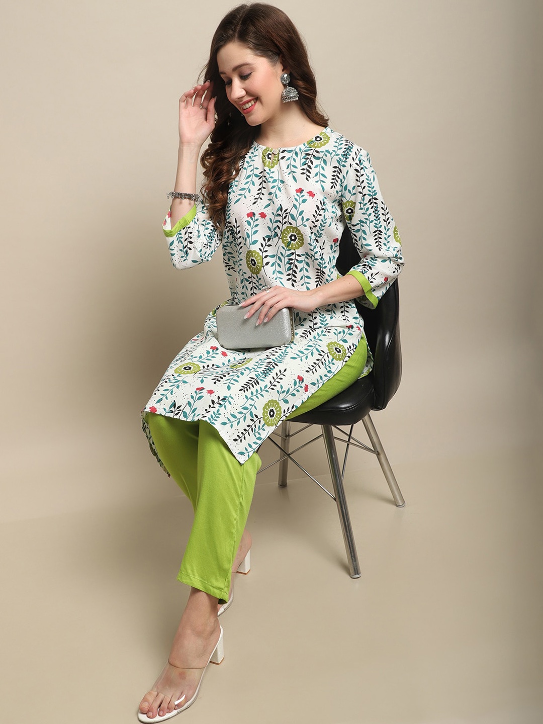 

Sangria White & Green Floral Printed Kurta With Trouser