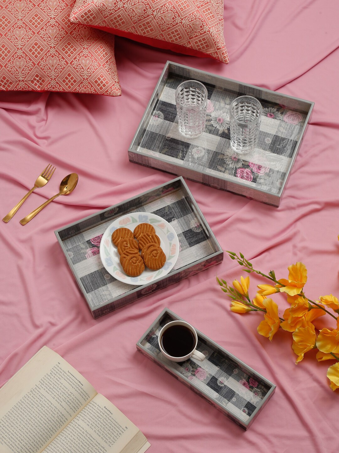 

HOSTA HOMES White & Black 3 Pieces Printed MDF Serving Trays