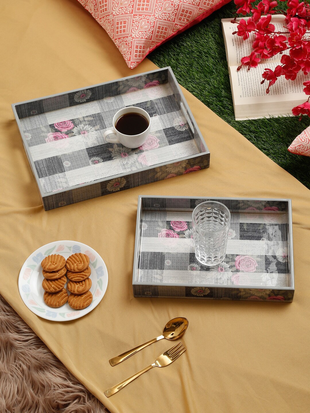 

HOSTA HOMES White & Black 2 Pieces Printed MDF Serving Trays