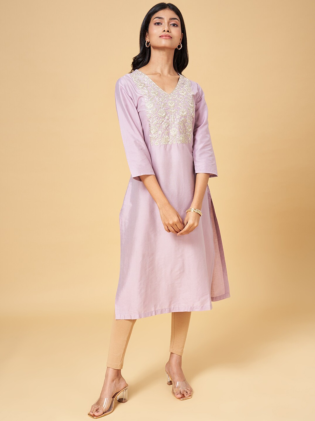 

RANGMANCH BY PANTALOONS Floral Embroidered V-Neck Sequined Kurta, Pink