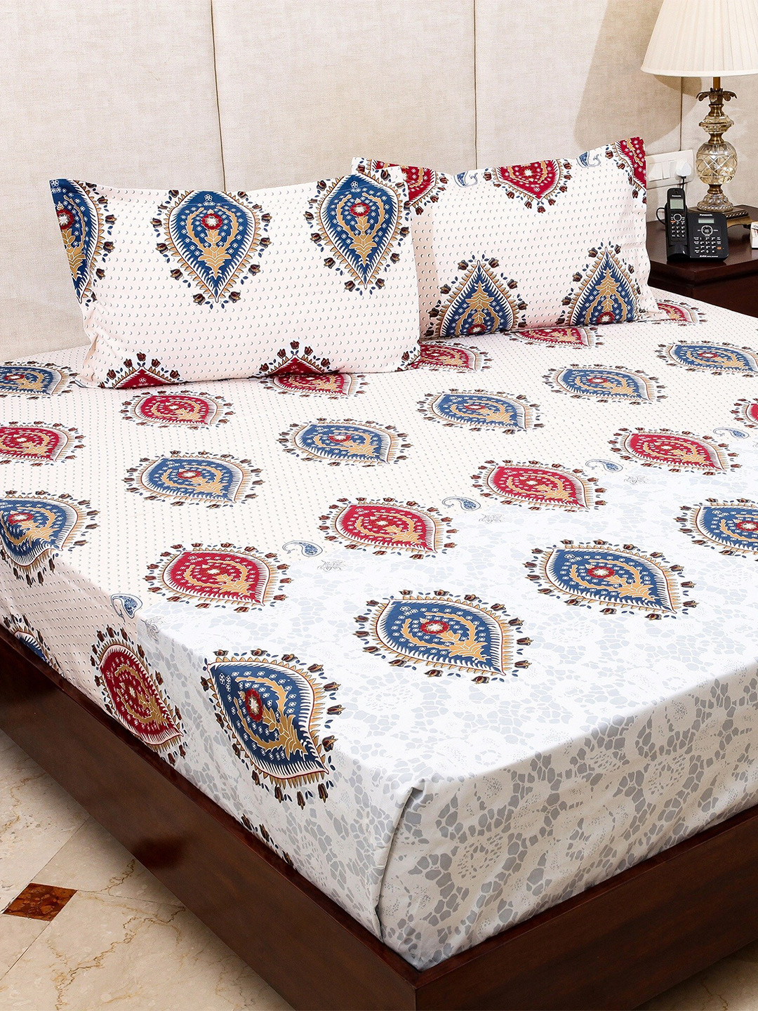 

Stylespace by Isha White Ethnic Motifs 250 TC Cotton King Bedsheet with 2 Pillow Covers