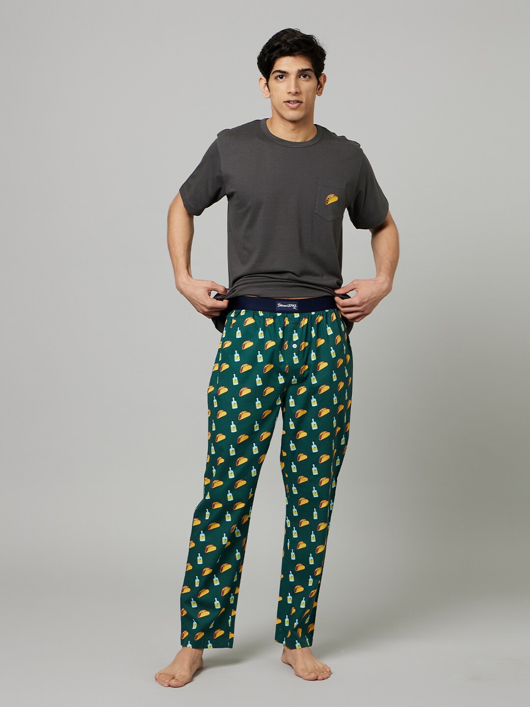 

SMUGGLERZ INC Conversational Printed Pure Cotton Night Suit, Green
