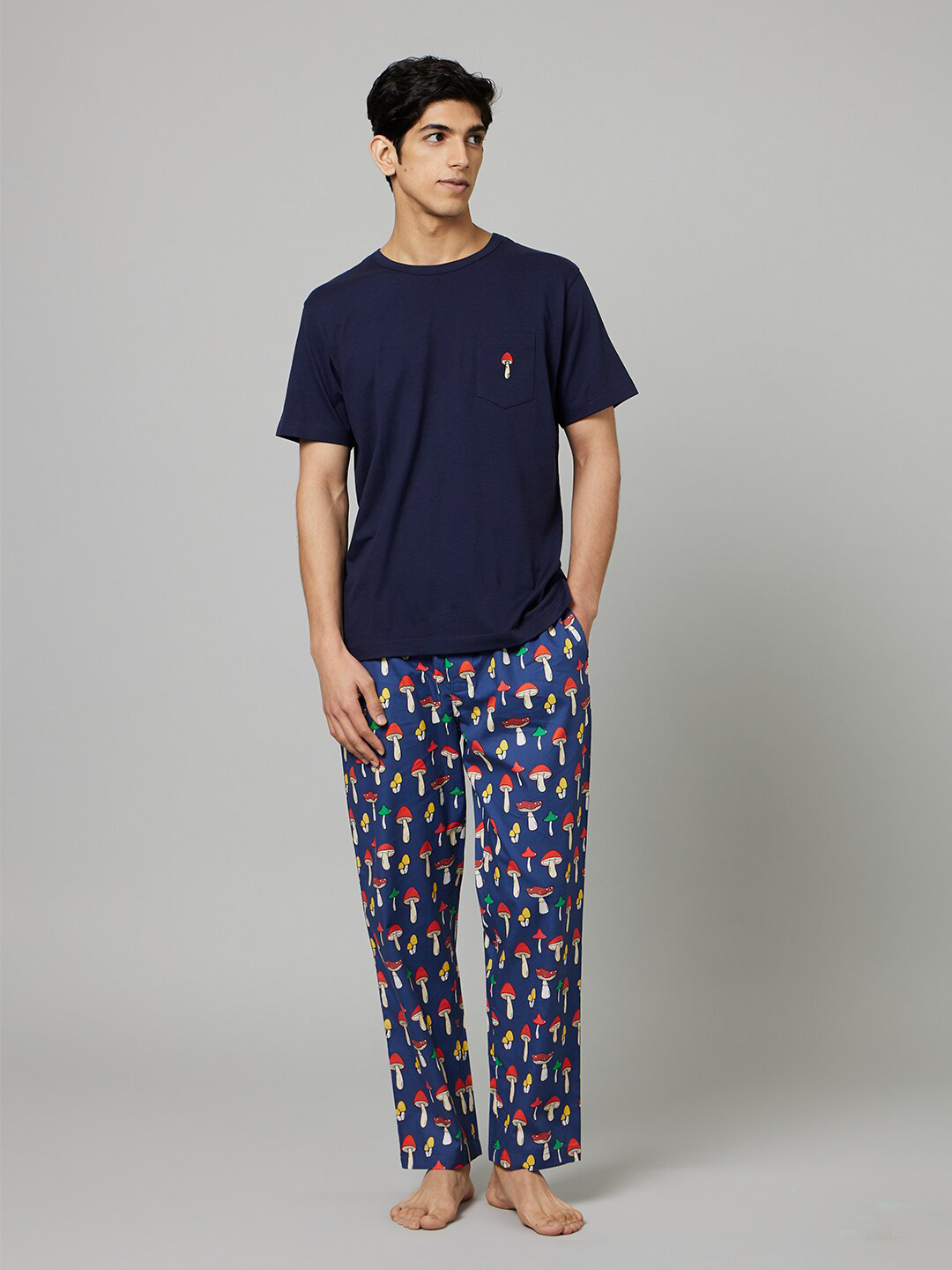 

SMUGGLERZ INC. Printed Round Neck T-shirt With Lounge Pants, Navy blue