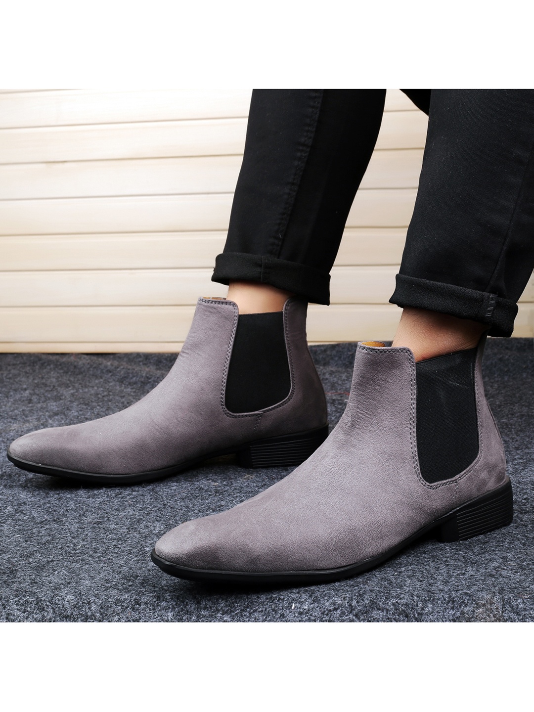 

Bxxy Men Block Heeled Mid-Top Chelsea Boots, Grey