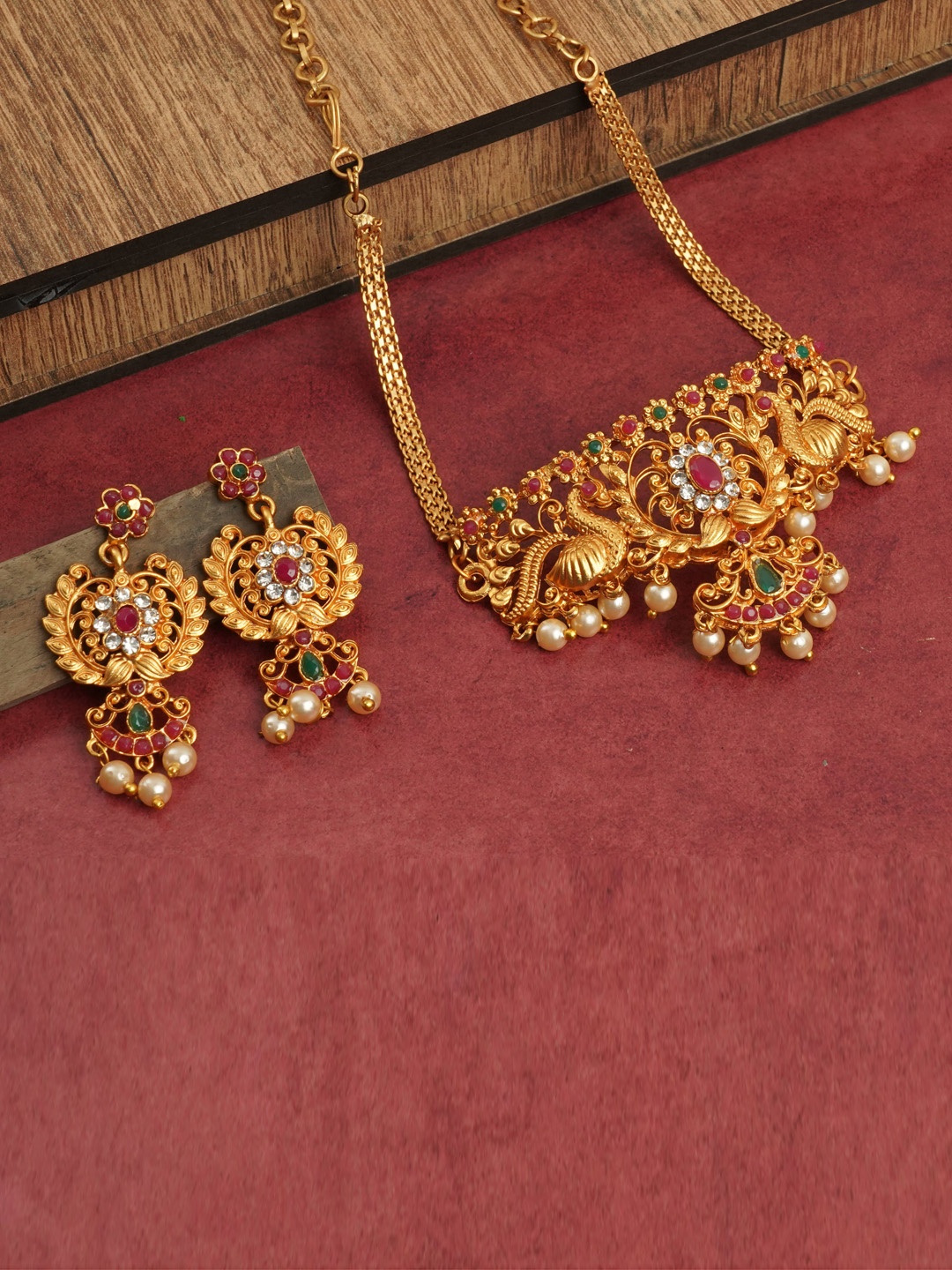 

LAFORWORD Stone-Studded & Pearl Beaded Jewellery Set, Gold
