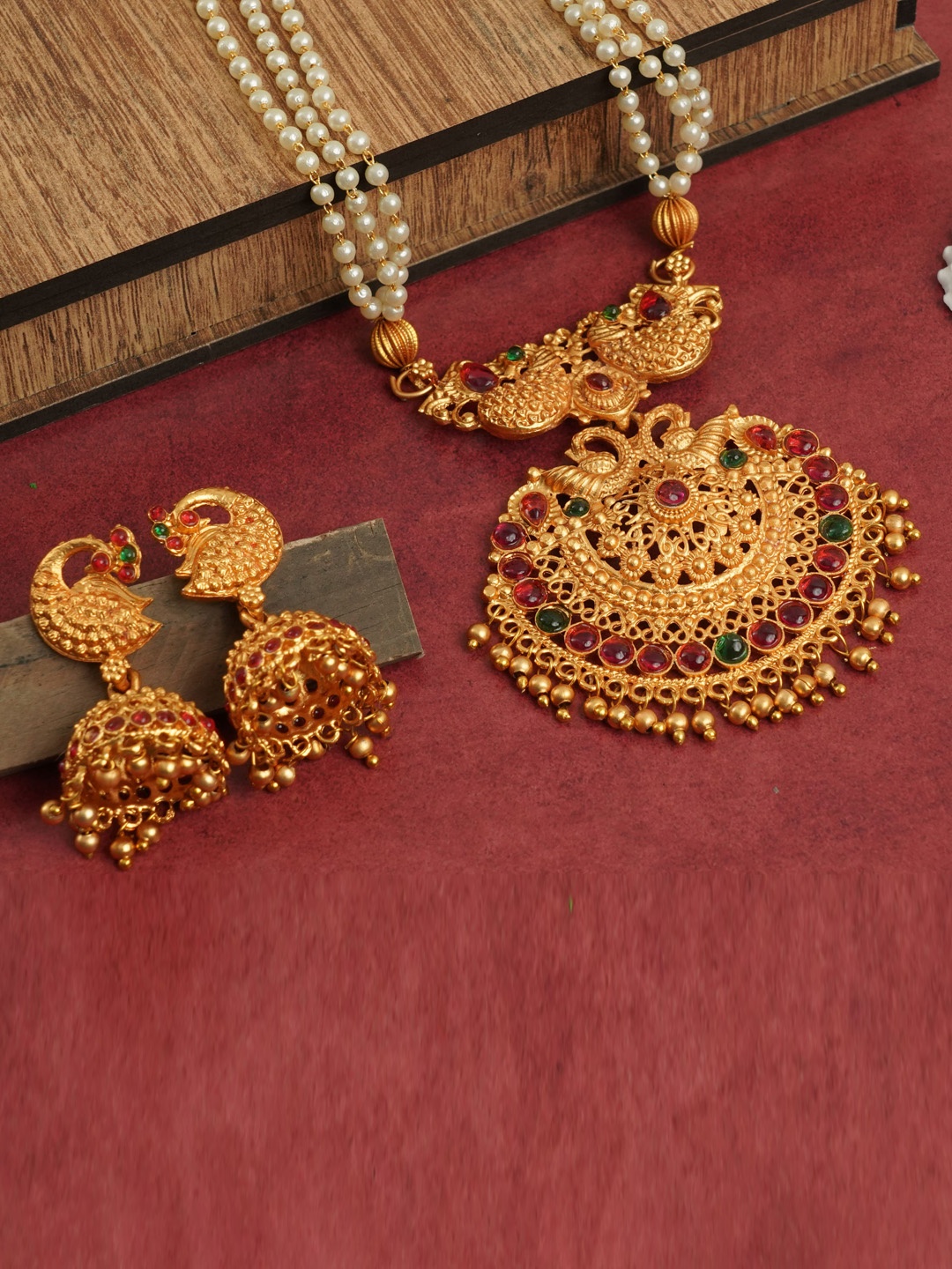 

LAFORWORD Stone-Studded & Pearl Beaded Jewellery Set, Gold