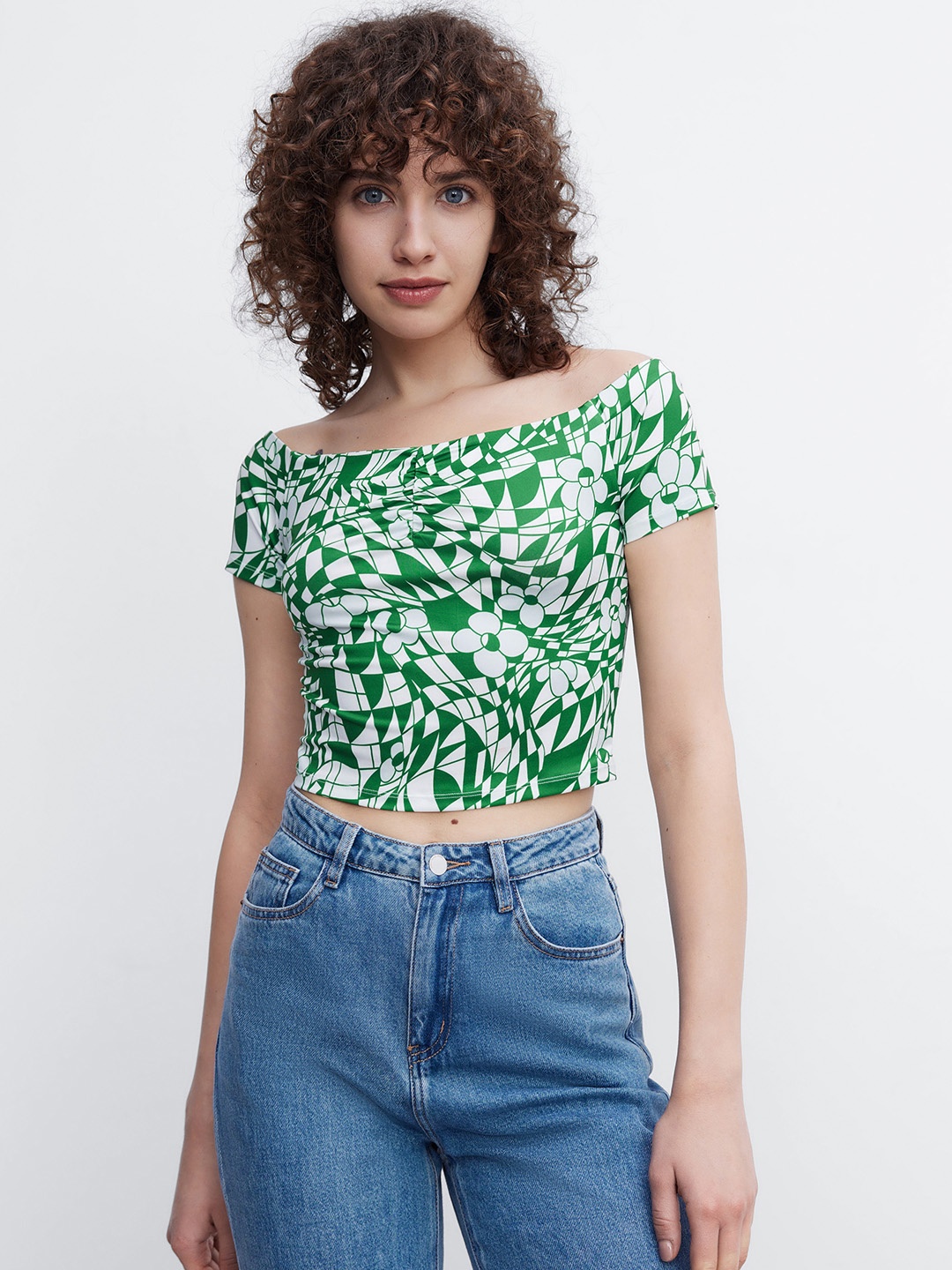 

Urban Revivo Printed Off-Shoulder Bardot Crop Top, Green