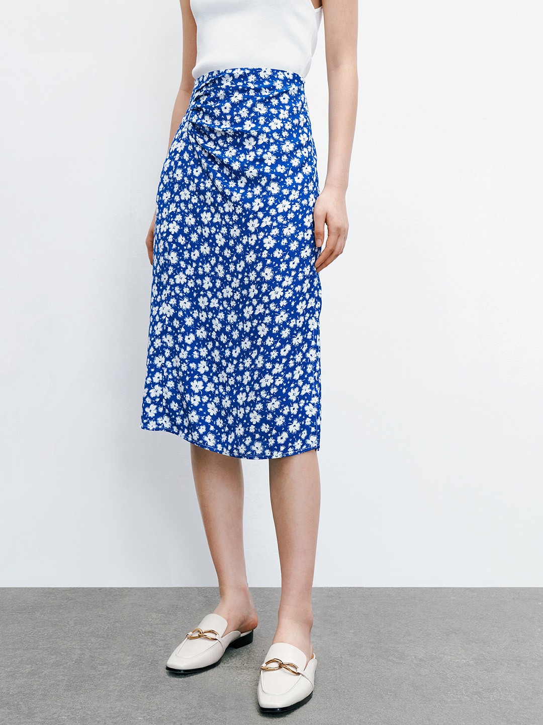 

Urban Revivo Floral Printed Ruched A-Line Midi Skirt, Blue