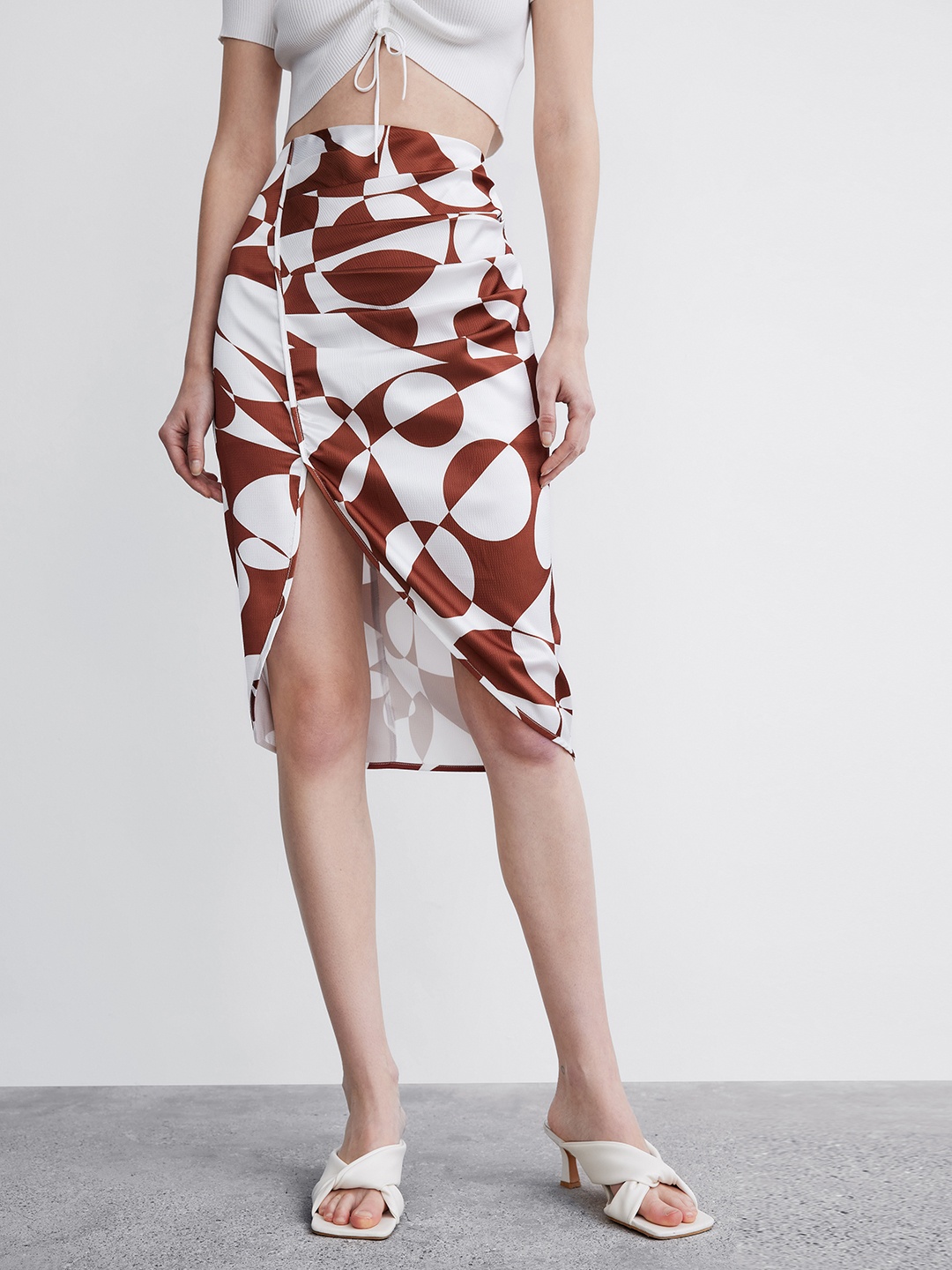 

Urban Revivo Abstract Print Front-Ruched A-Line Skirt, Brown