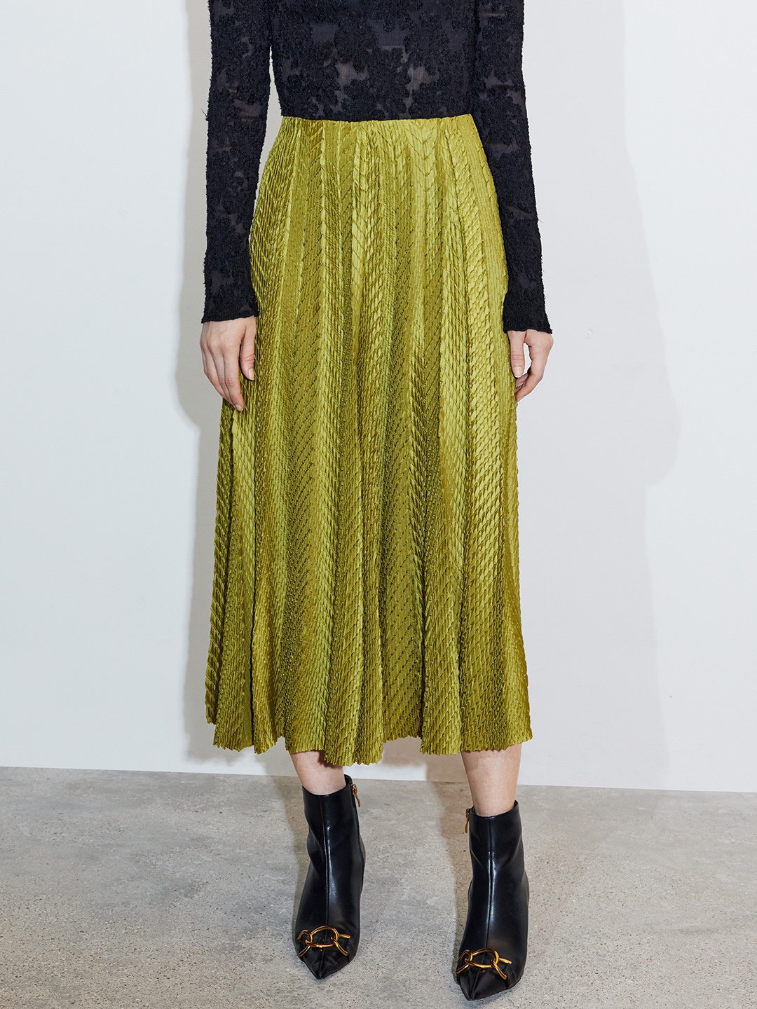 

Urban Revivo Textured Accordion Pleated Flared Midi Skirt, Green