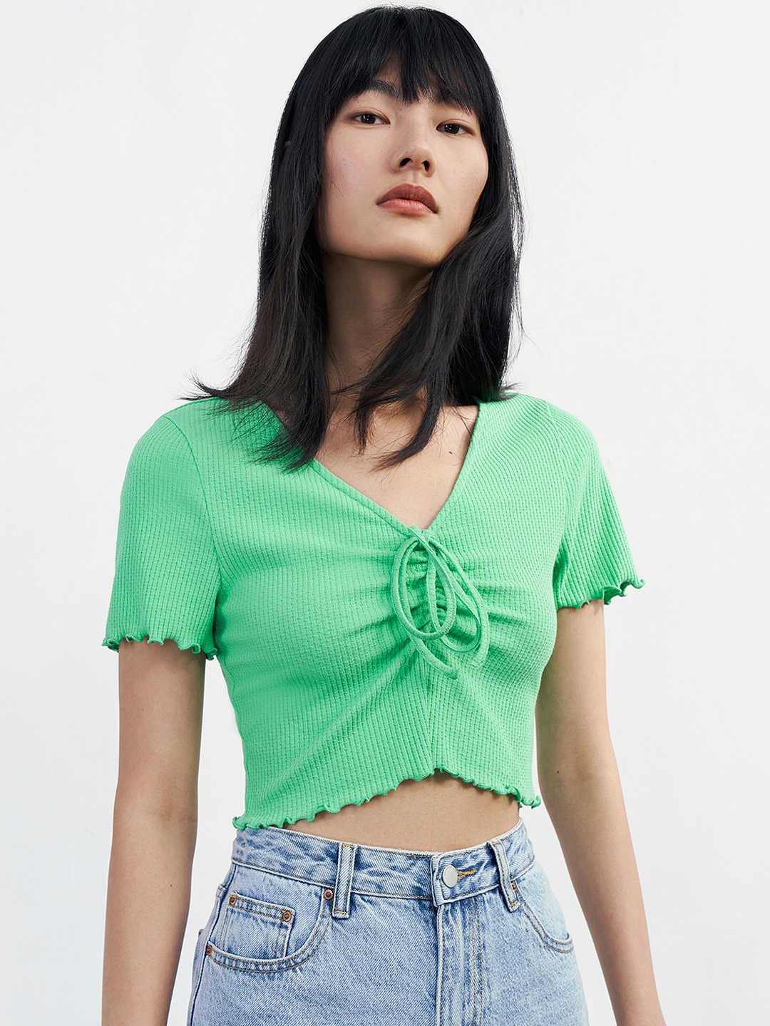 

Urban Revivo Cotton Crop Lettuce Edge Top, Green