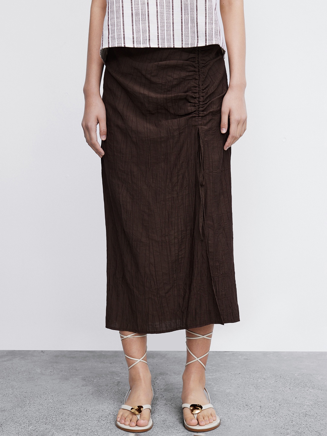 

Urban Revivo Ruched Drawstring Detailed Split Hem Midi Skirt, Coffee brown