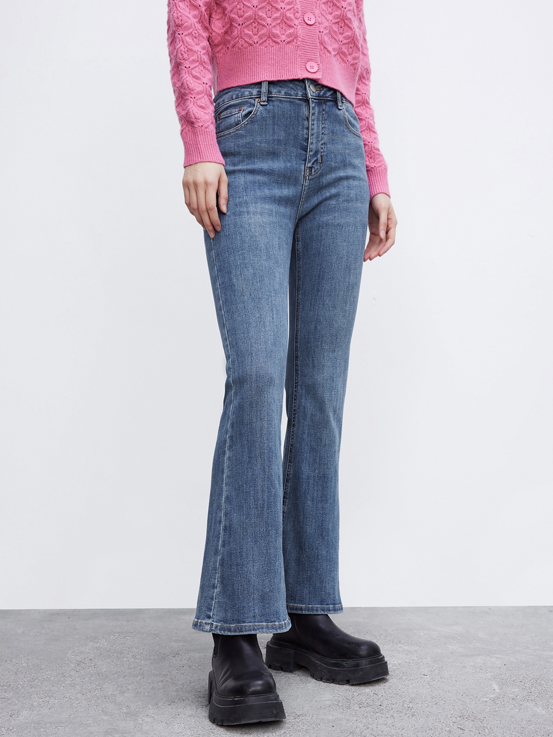 

Urban Revivo Women Flared High-Rise Jeans, Navy blue