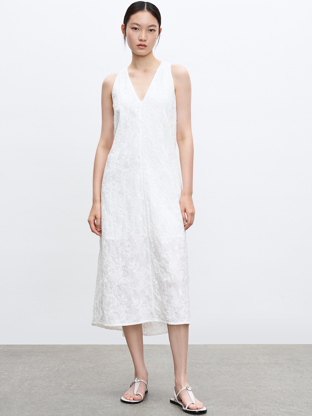 

Urban Revivo Cotton Floral Embroidered Jacquard A-Line Midi Dress, White