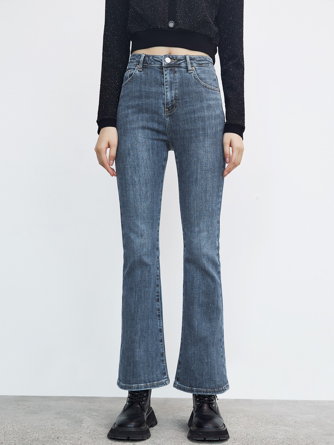 

Urban Revivo Women Flared High-Rise Light Fade Stretchable Jeans, Blue
