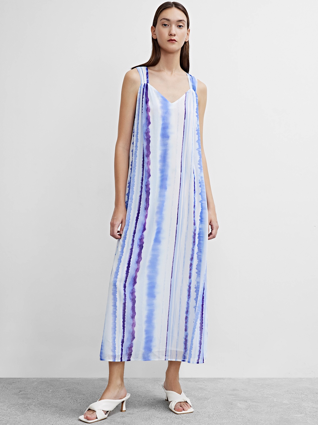 

Urban Revivo Dyed Chiffon Styled Back Midi Dress, Blue