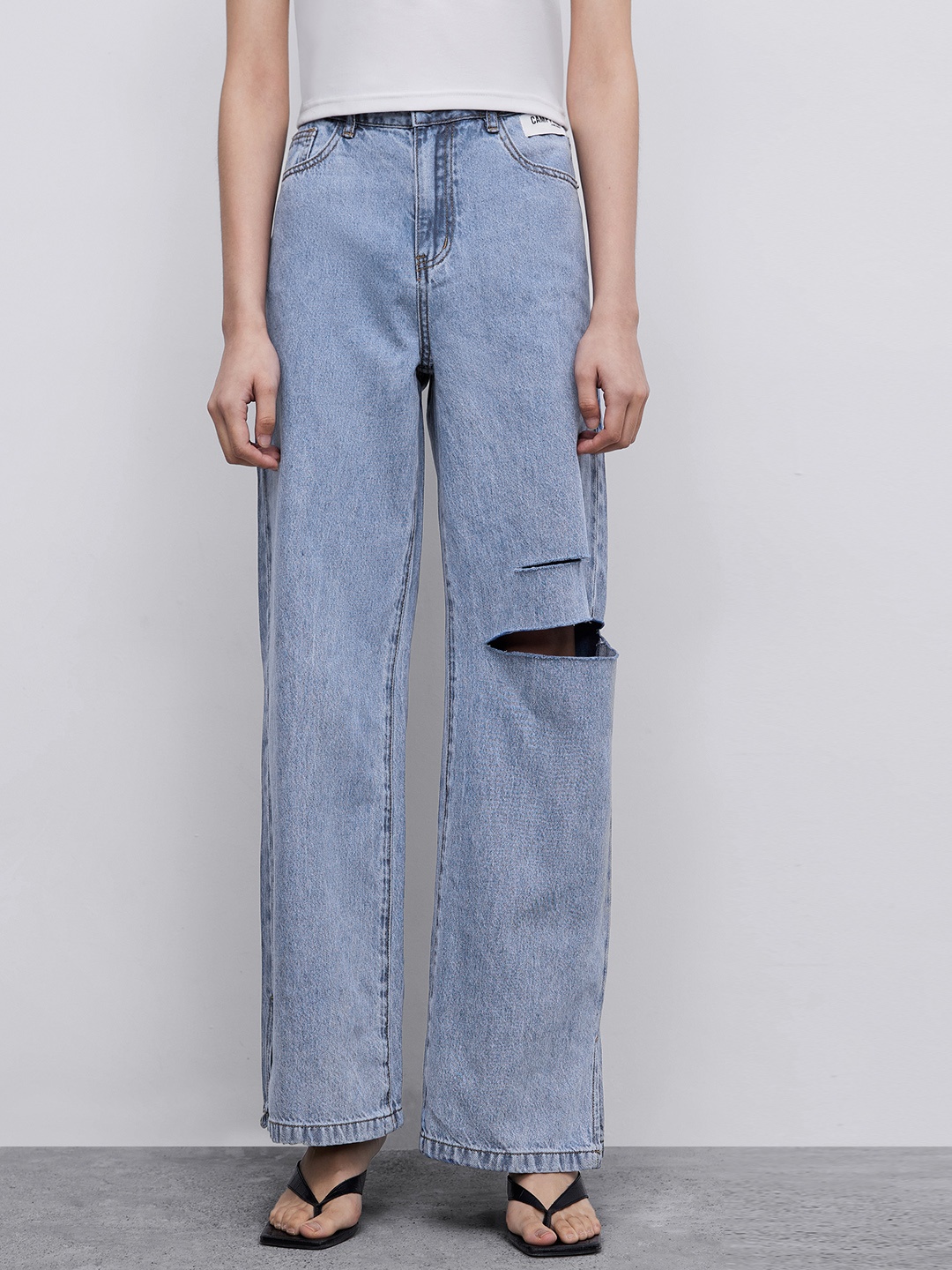 

Urban Revivo Women Pure Cotton Wide Leg Slash Knee Light Fade Jeans, Blue