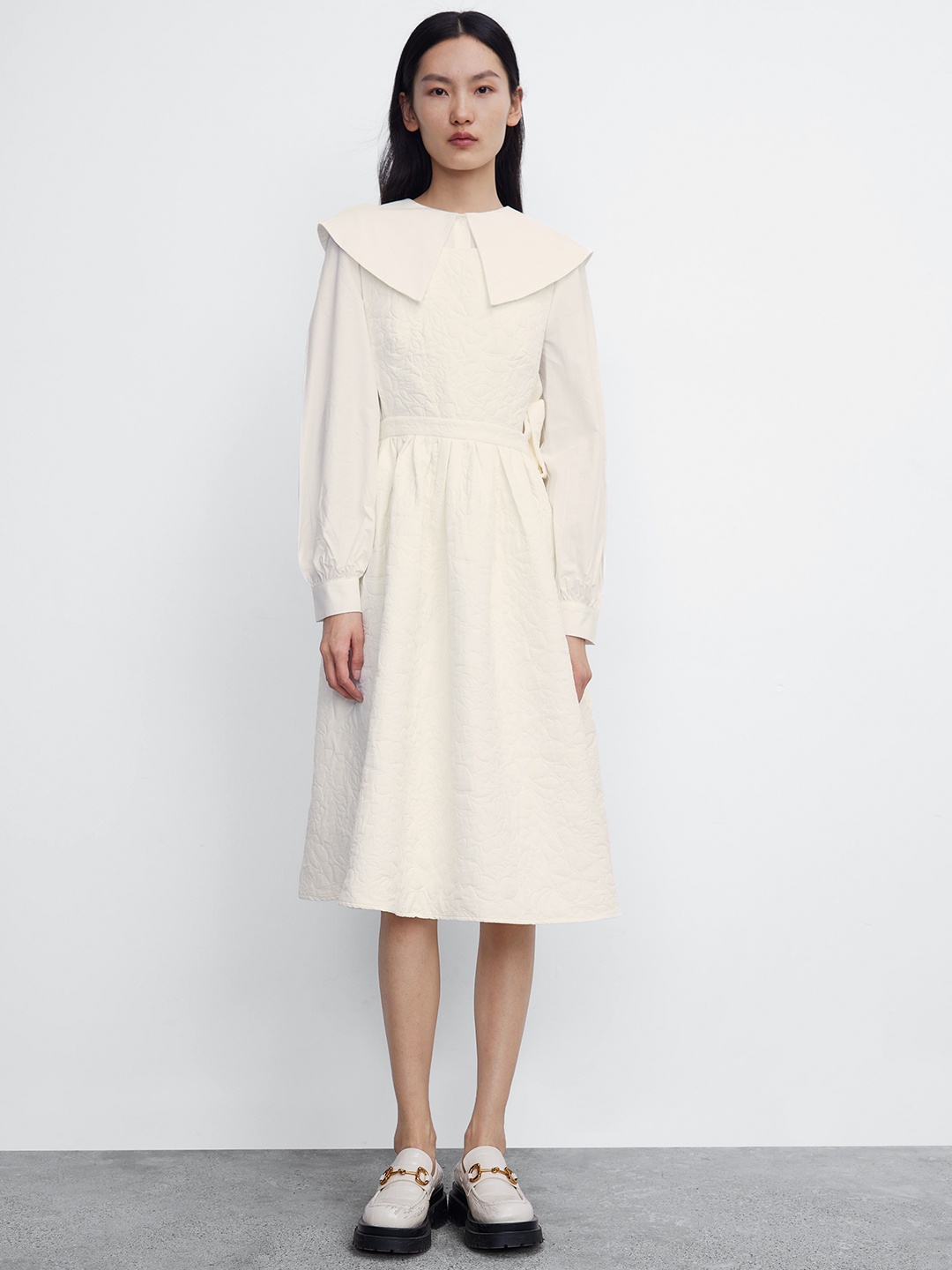 

Urban Revivo Self Design Floral A-Line Midi Dress, White