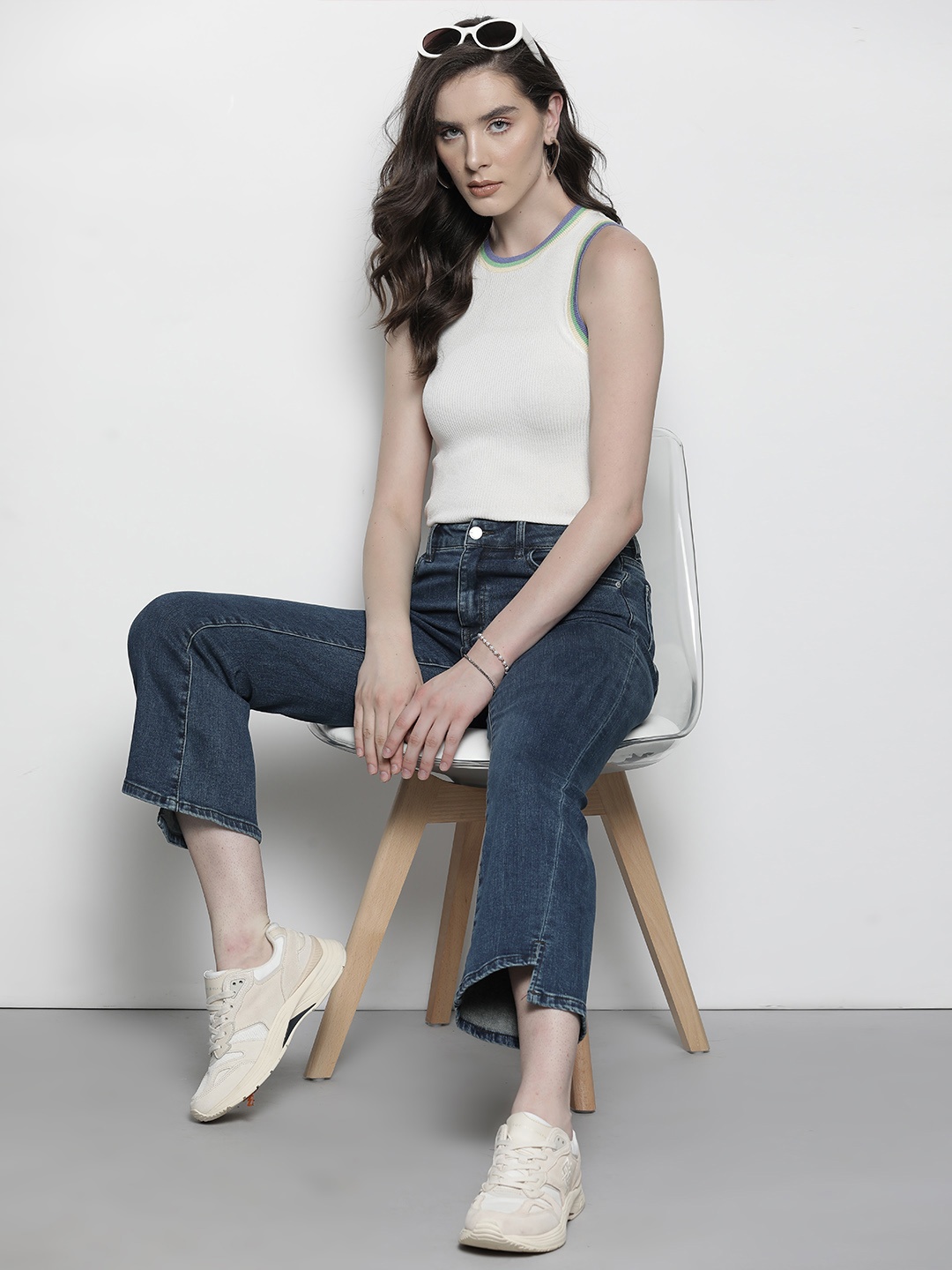 

Urban Revivo Women Flared High-Rise Crop Stretchable Jeans, Navy blue