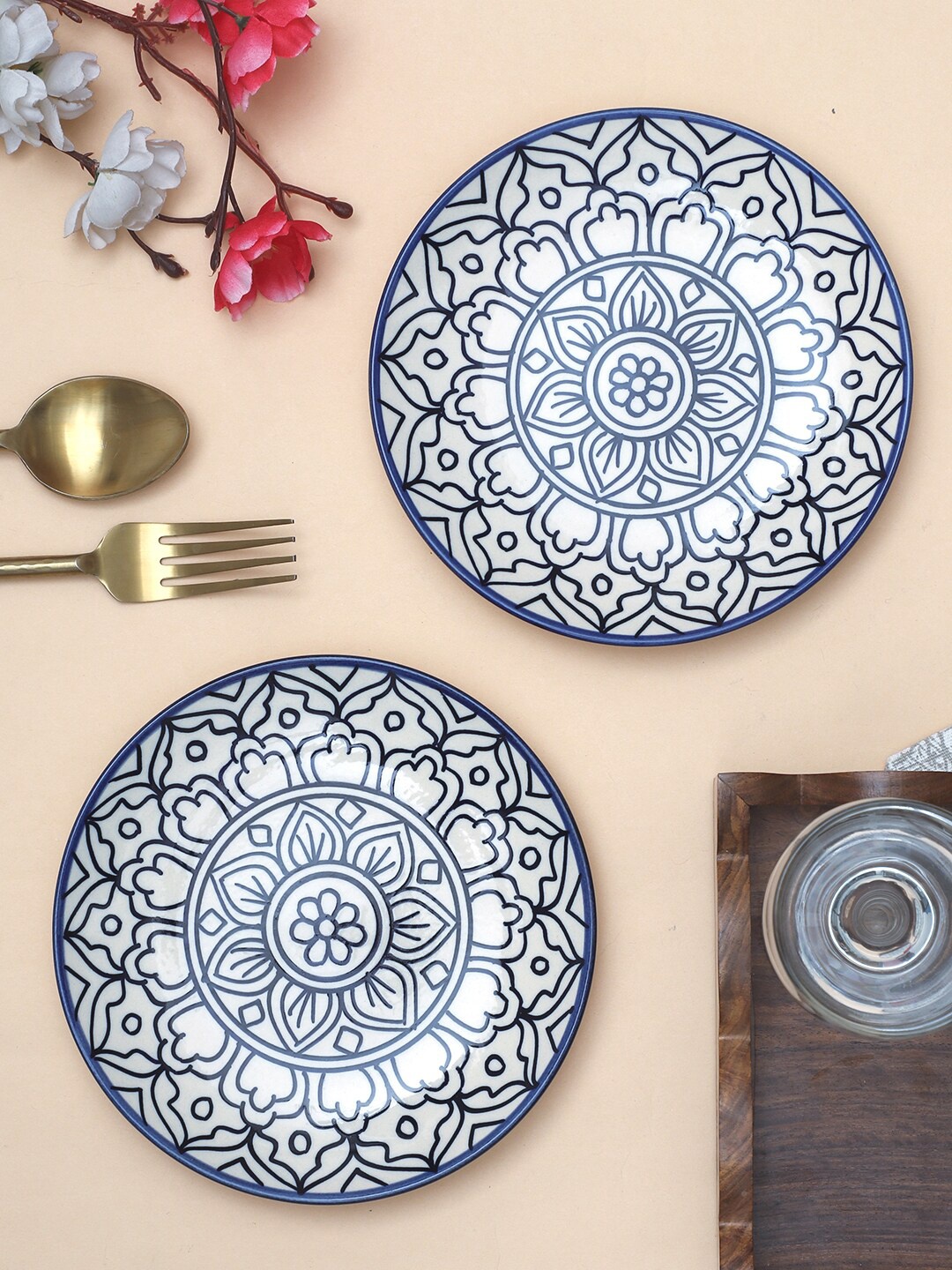 

VarEesha Mehraab Off White & Blue 4-Pieces Printed Ceramic Glossy Plates