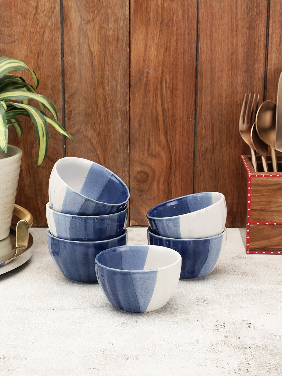 

VarEesha Falak Blue & White 6 Pieces Printed Ceramic Glossy Bowls 150 ml Each