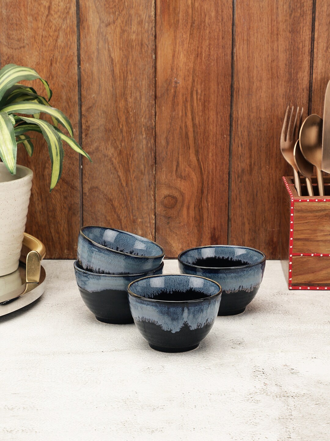 

VarEesha Leher Blue & 4 Pieces Printed Ceramic Glossy Bowls 150 ml Each