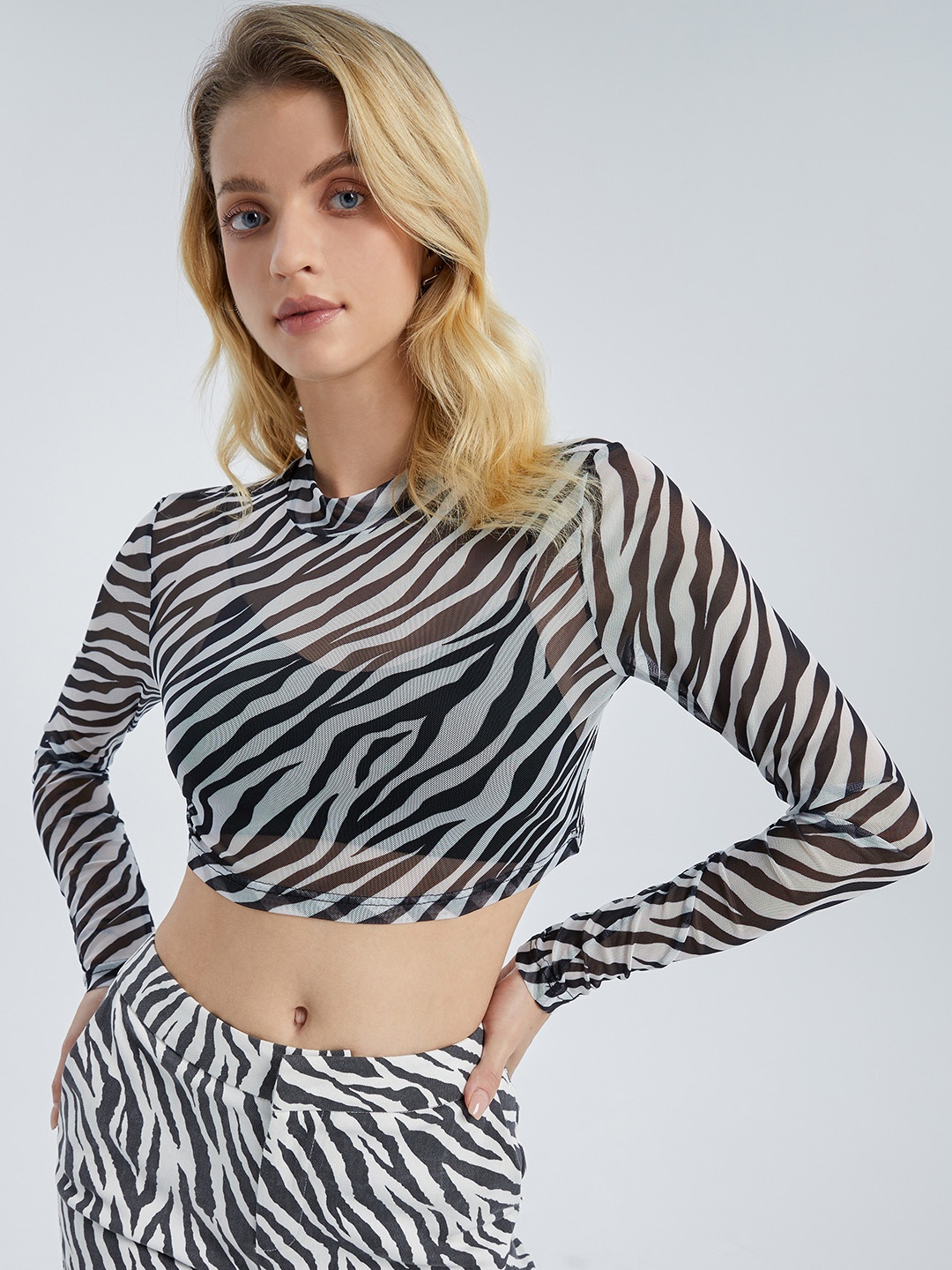 

Urban Revivo Striped Crop Top, Black