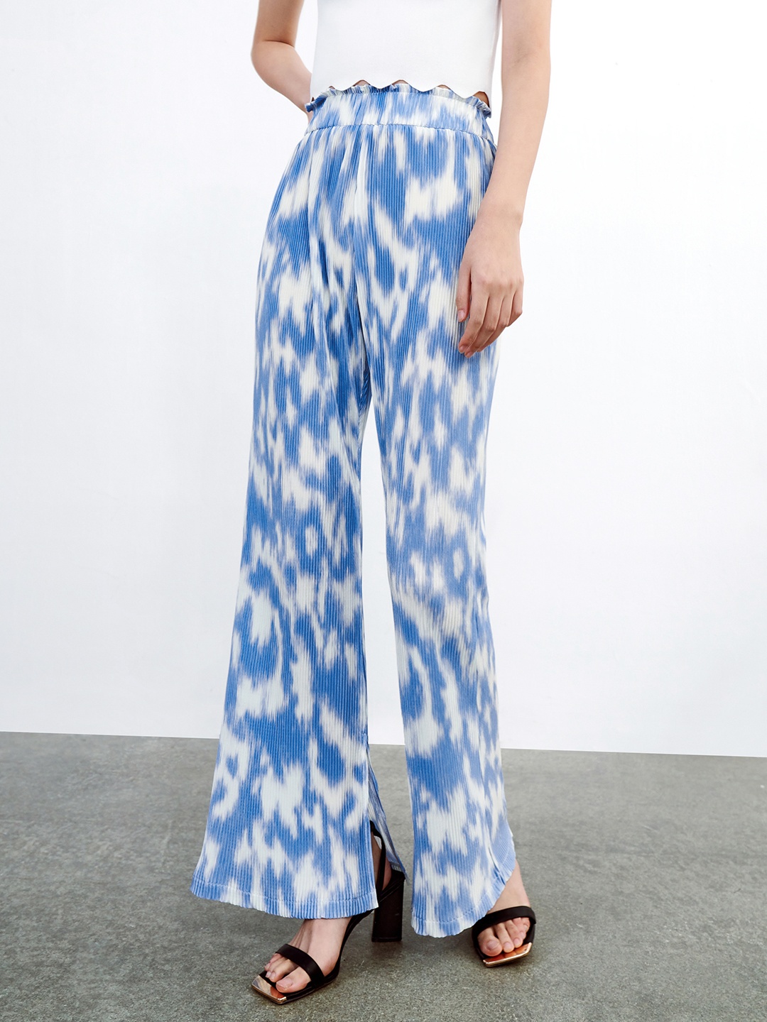 

Urban Revivo Women Tie and Dye Flared High-Rise Trousers, Blue