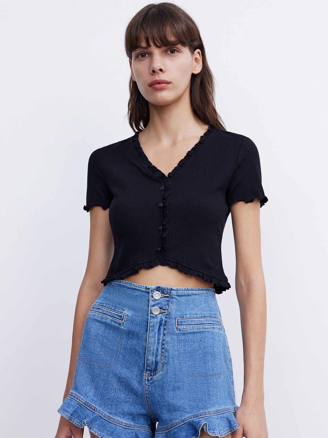 

Urban Revivo Lettuce Detail Ribbed Crop Top, Black