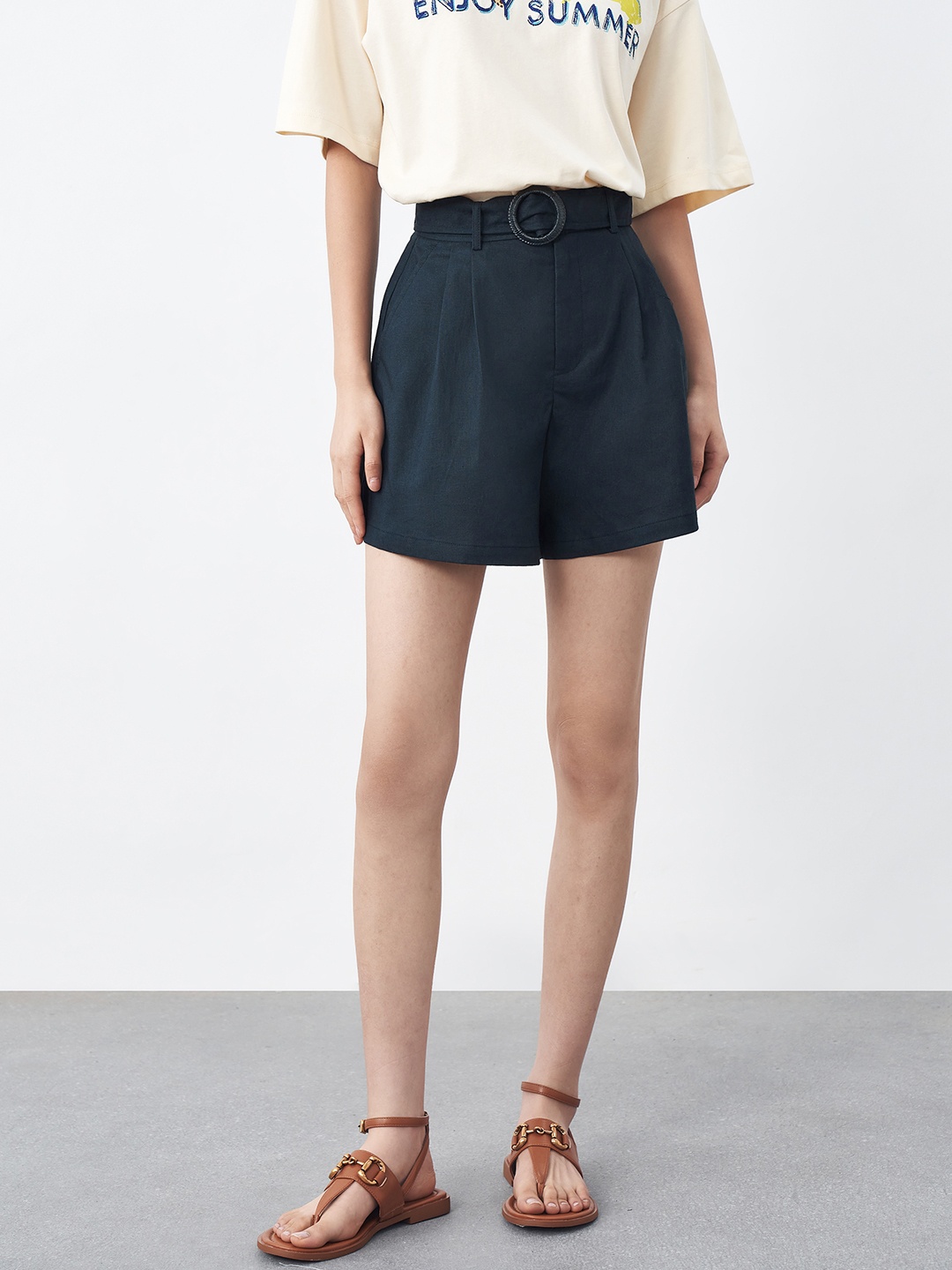 

Urban Revivo Women Cotton Linen Pleated Loose Fit Shorts with Belt, Navy blue