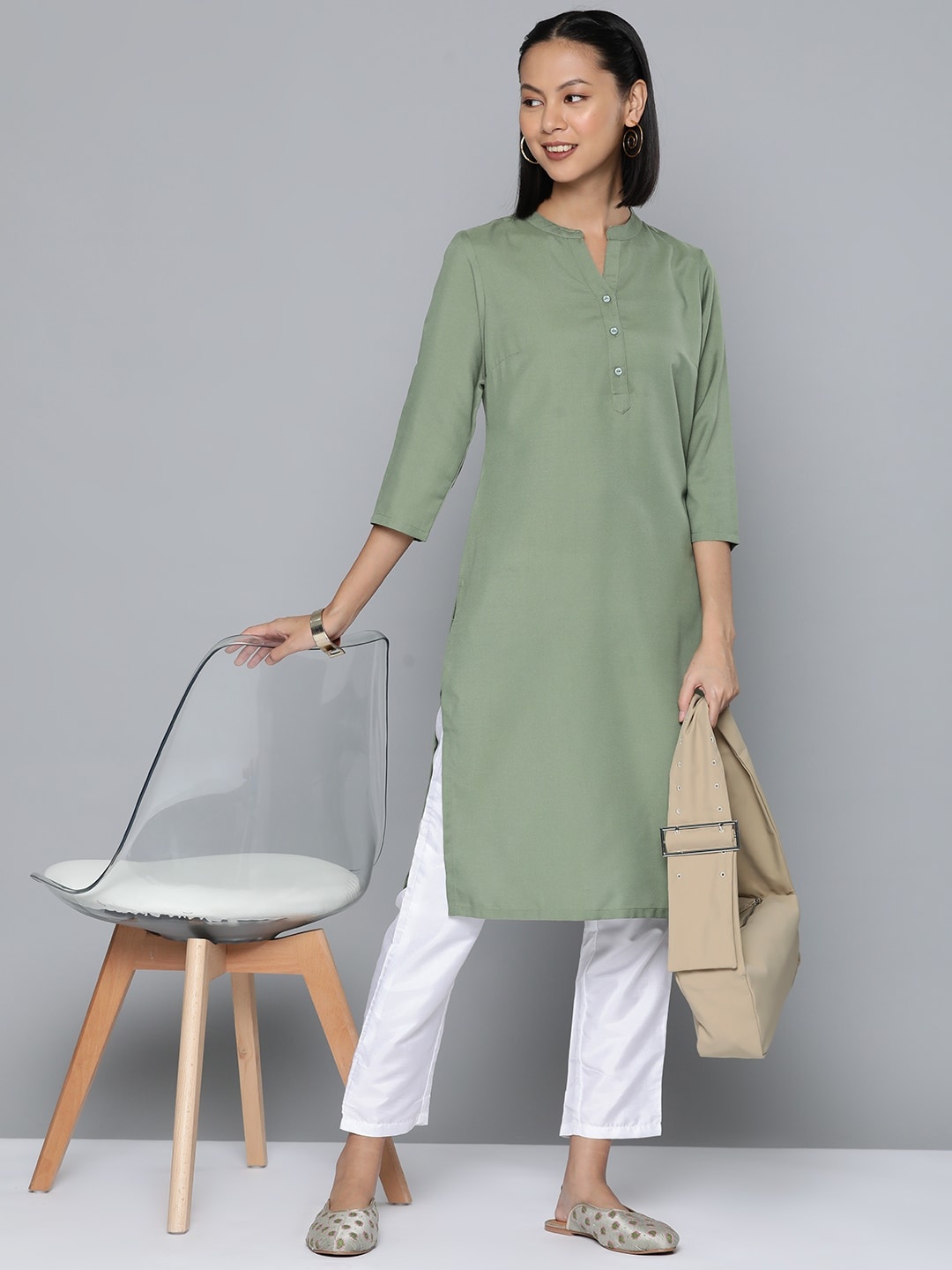 

HERE&NOW Women Solid Straight Kurta, Green
