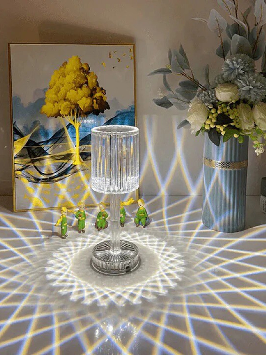 

THE ARTMENT Blossom Transparent Rib Textured Stem Crystal Table Lamp