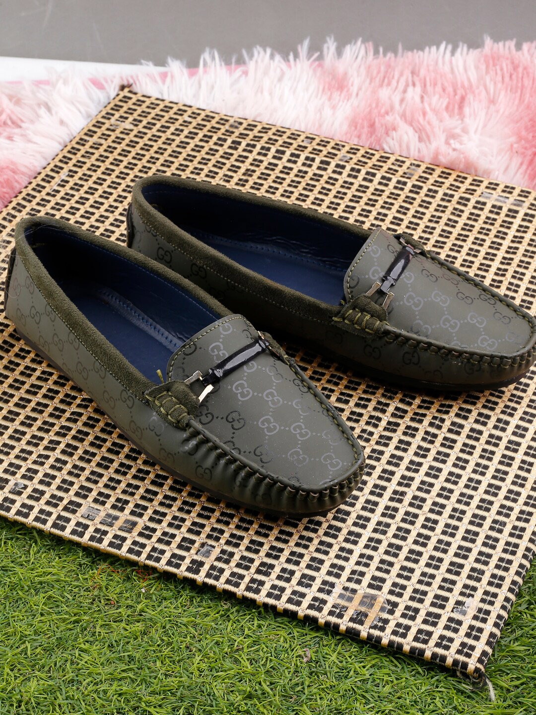 

mr wonker Women Round Toe Slip On Textured Loafers, Olive