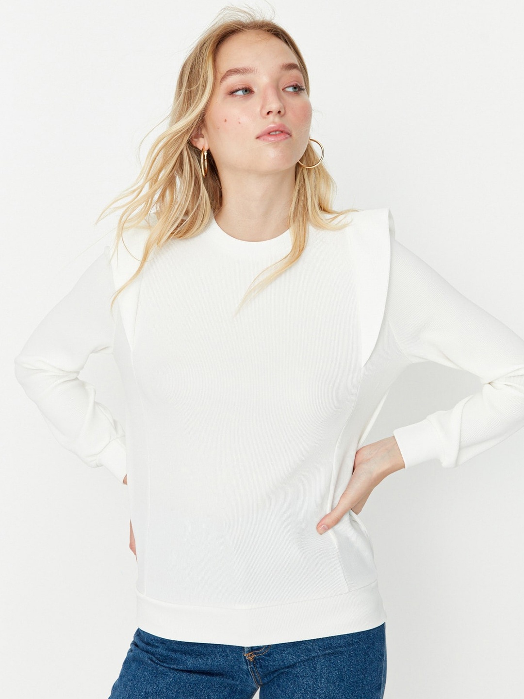 

Trendyol Round Neck Cuffed Sleeves Regular Top, White
