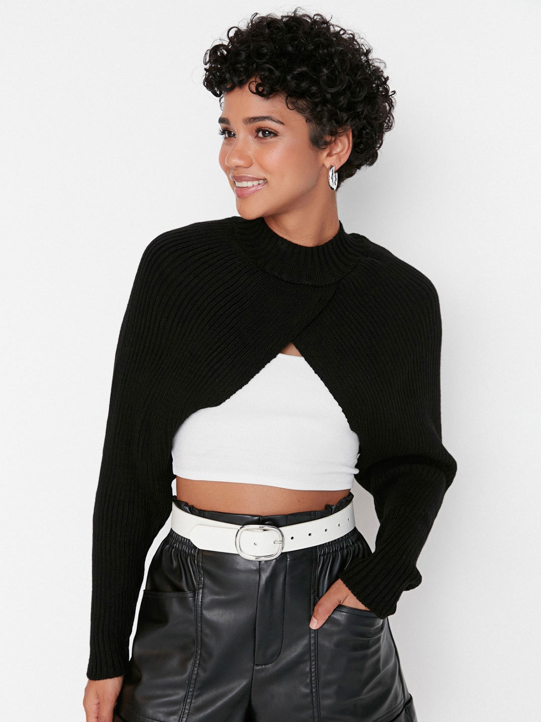 

Trendyol Round Neck Tulip Acrylic Crop Top, Black